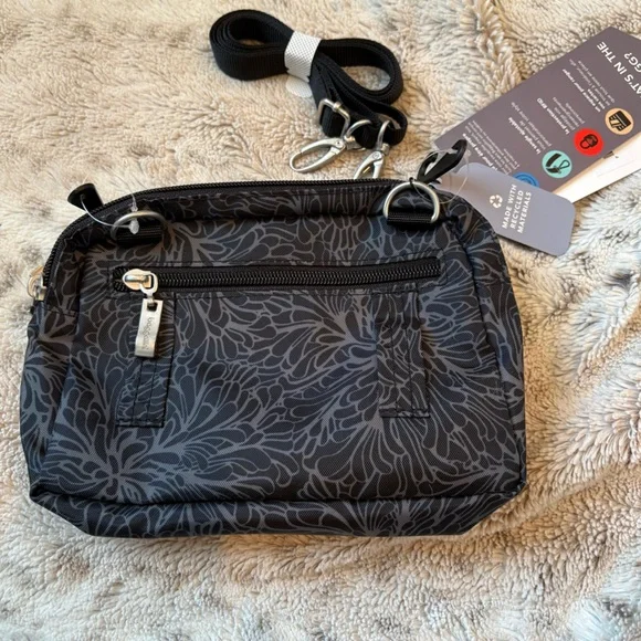 Baggallini triple zip belt bag - Picture 2 of 8